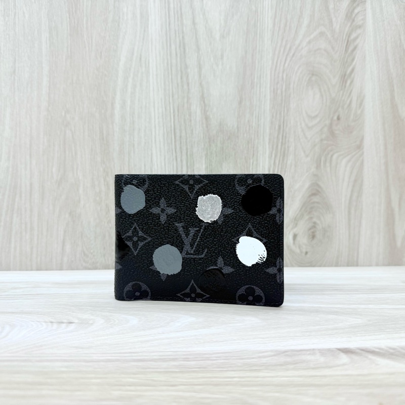 LV黑灰原花草間彌生波點短夾M81931-0