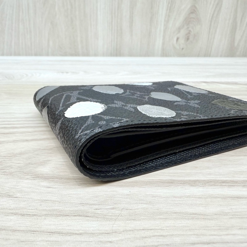 LV黑灰原花草間彌生波點短夾M81931-9