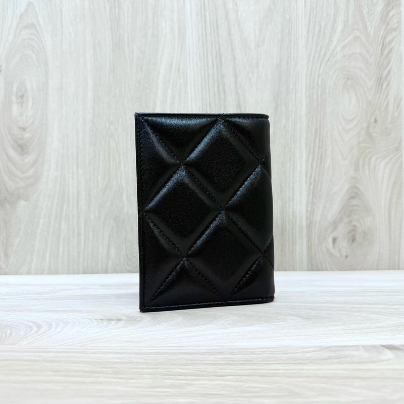 Chanel 黑金羊皮內桃紅19系列護照夾AP3363-1