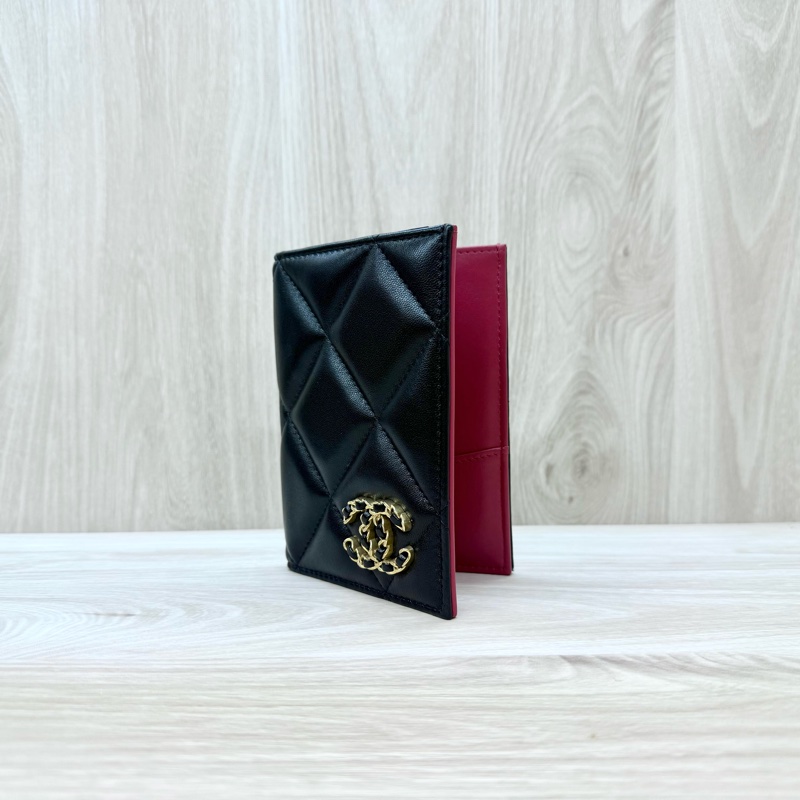 Chanel 黑金羊皮內桃紅19系列護照夾AP3363-3