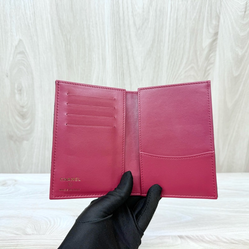 Chanel 黑金羊皮內桃紅19系列護照夾AP3363-4