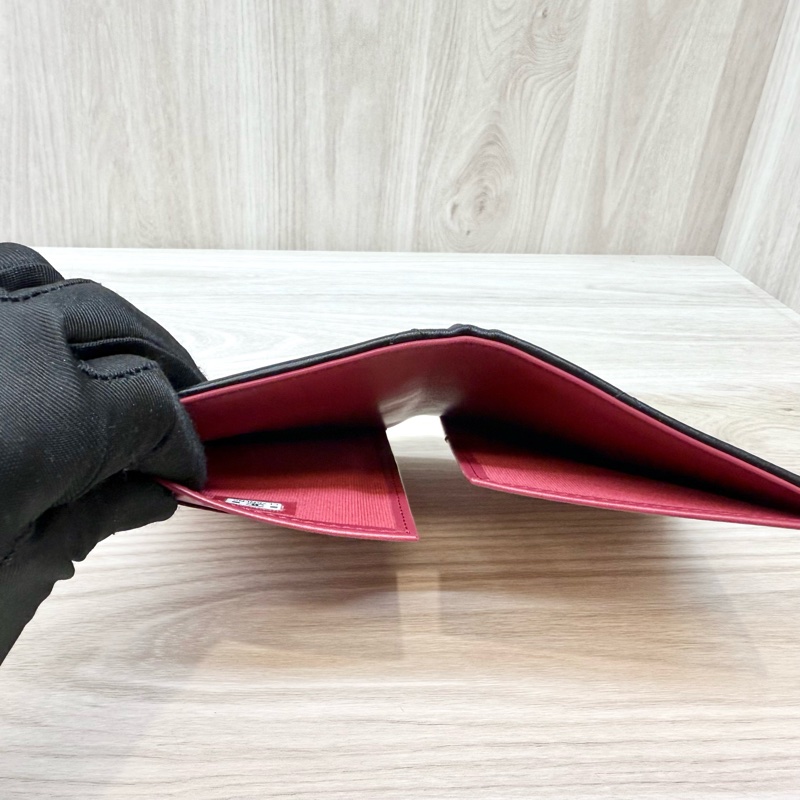 Chanel 黑金羊皮內桃紅19系列護照夾AP3363-6