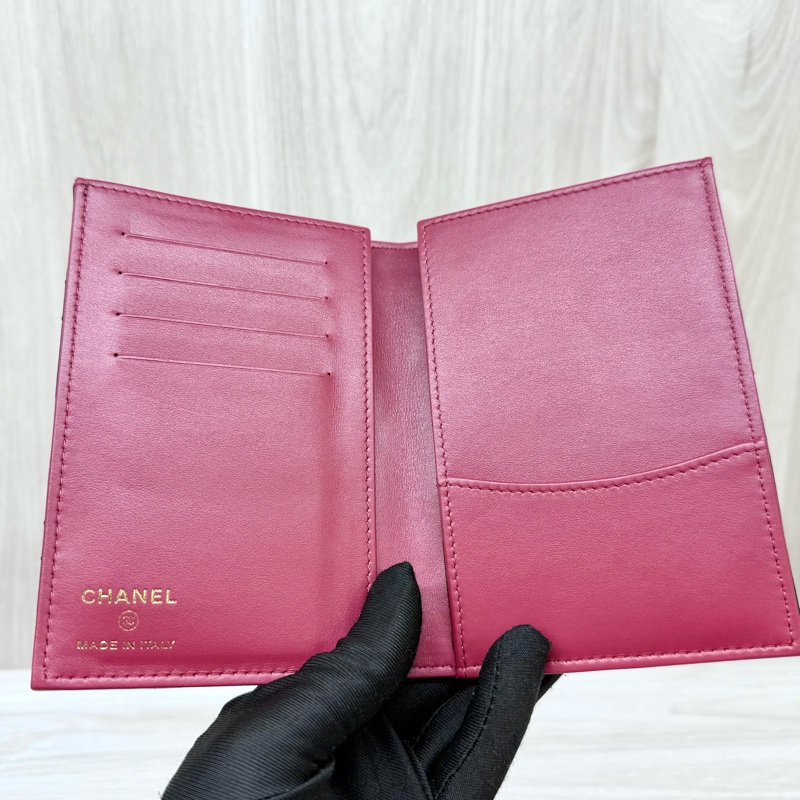Chanel 黑金羊皮內桃紅19系列護照夾AP3363-11