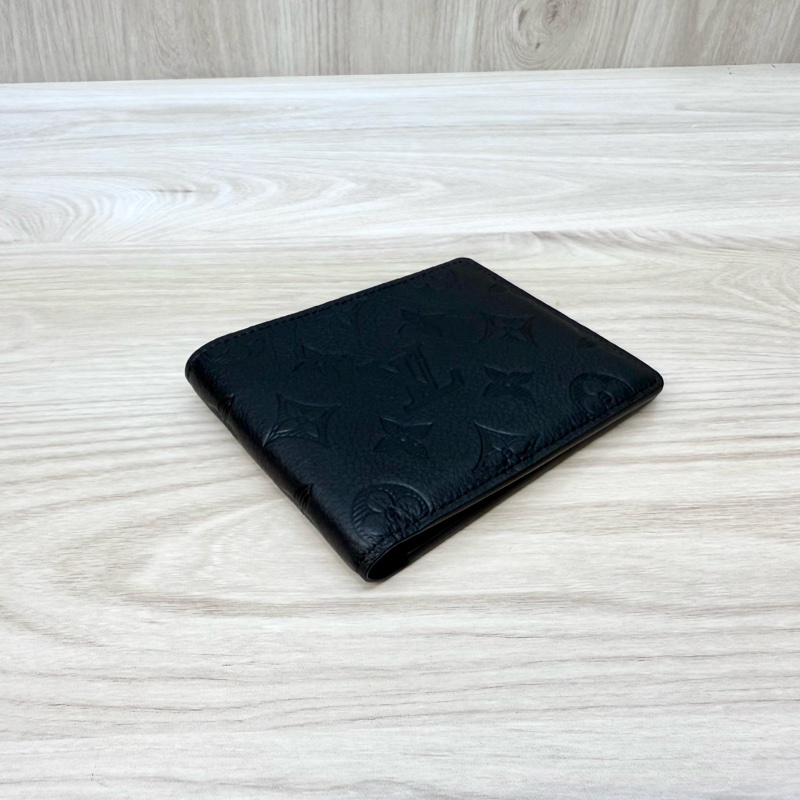 LV黑牛皮壓紋shadow對開Multiple短夾M62901-4