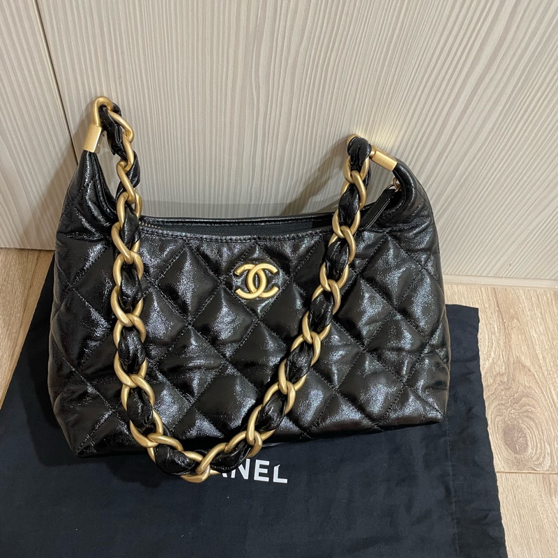 Chanel 油臘羊皮粗鍊肩背Hobo包-1