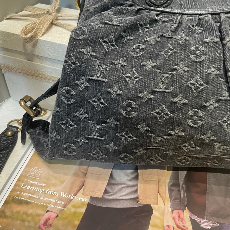 Lv 路易威登 中古黑丹寧手提斜挎包 底長約底長40*高28-29