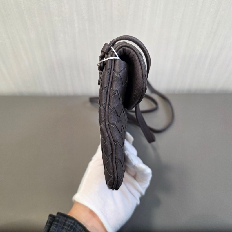 BV 小格編織灰紫色斜背包-3