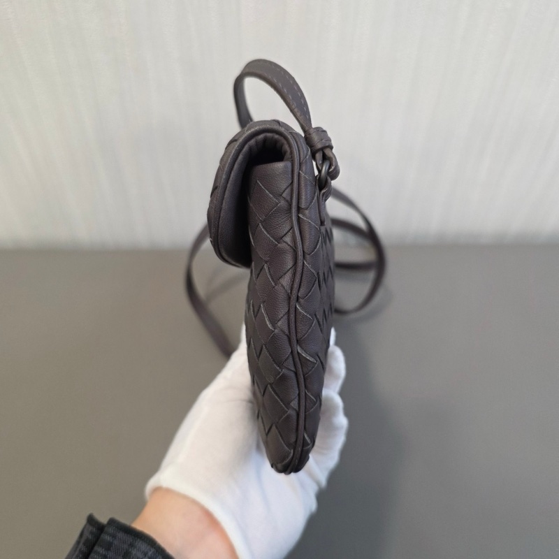 BV 小格編織灰紫色斜背包-4