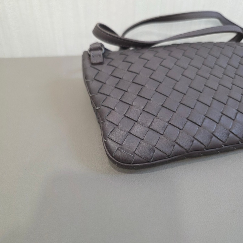 BV 小格編織灰紫色斜背包-9