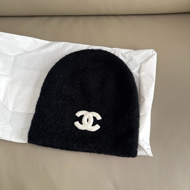 「M.Y精品」Chanel 最新 26C 黑底白字 小香 羊絨 冷帽 毛帽-2