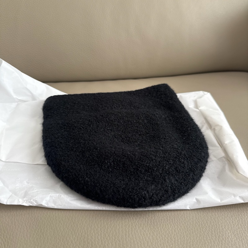 「M.Y精品」Chanel 最新 26C 黑底白字 小香 羊絨 冷帽 毛帽-7