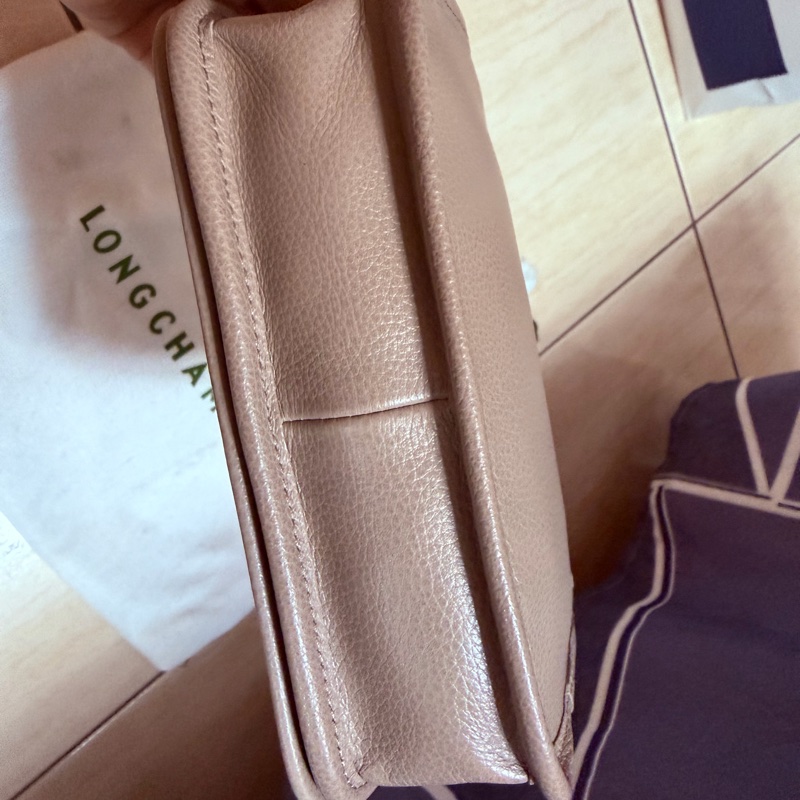 Longchamp牛皮斜背包-9