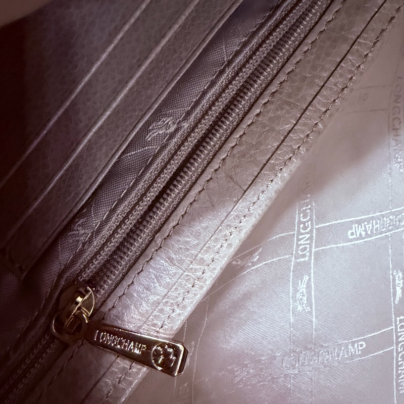 Longchamp牛皮斜背包-12