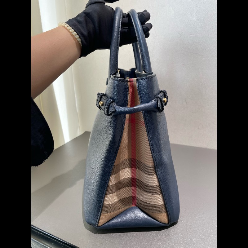 Burberry Banner經典班納包 深海藍色顆粒牛皮拼格紋 中號-8