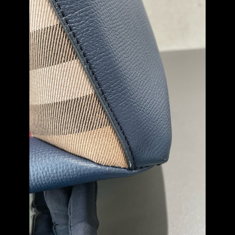 Burberry Banner經典班納包 深海藍色顆粒牛皮拼格紋 中號-16