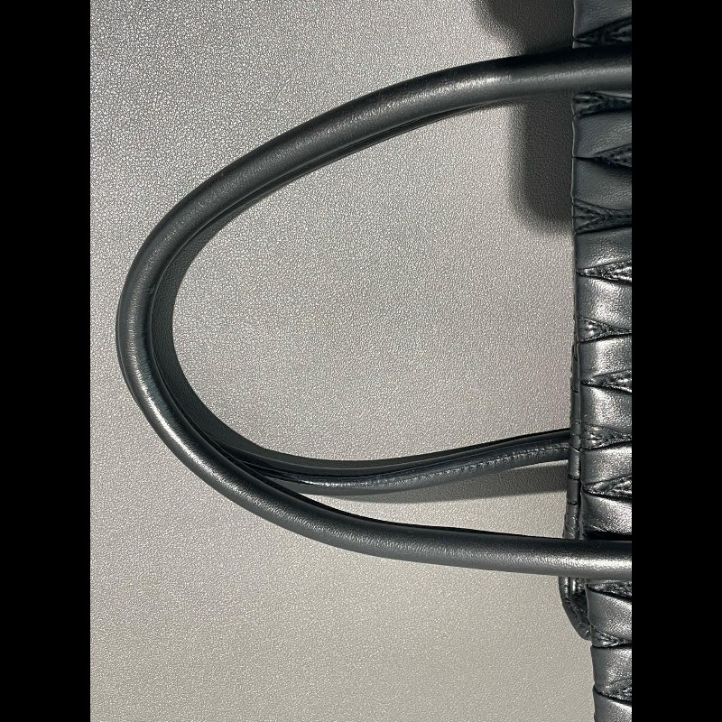 Miu Miu 黑色 經典款保齡球包 羊皮-23