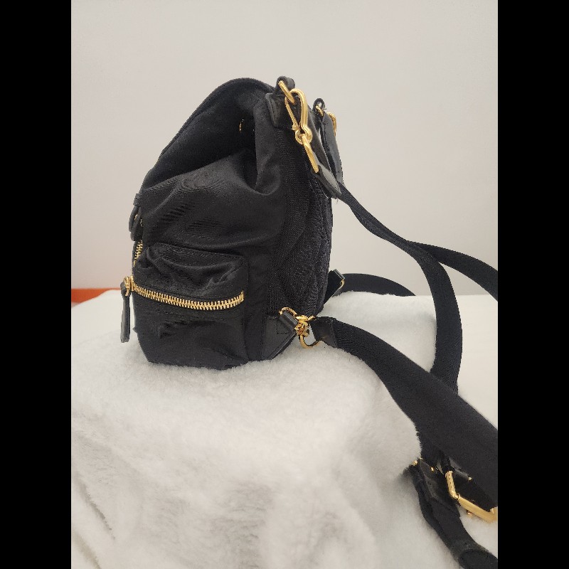 Burberry小號背包. 降落傘,肩帶可調整為斜背包-2