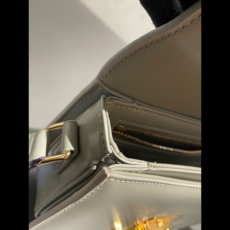 CELINE Besace CLEA 凱旋門金色鎖扣可調節肩帶 灰綠色馬鞍包-18