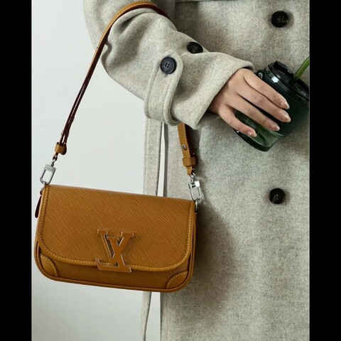 LOUIS VUITTON Buci 樹脂Logo標識 Epi粒面牛皮革  焦糖棕黃