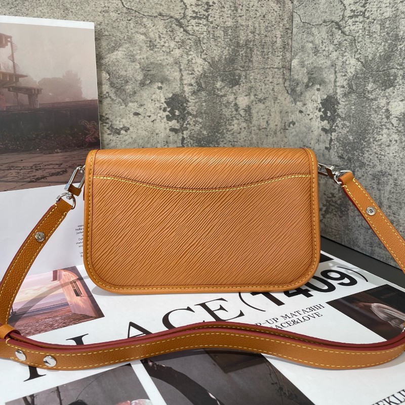 LOUIS VUITTON Buci 樹脂Logo標識 Epi粒面牛皮革  焦糖棕黃-3