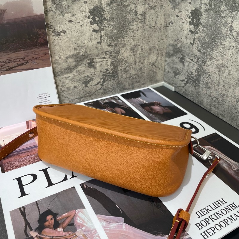 LOUIS VUITTON Buci 樹脂Logo標識 Epi粒面牛皮革  焦糖棕黃-5