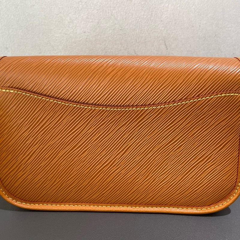 LOUIS VUITTON Buci 樹脂Logo標識 Epi粒面牛皮革  焦糖棕黃-10
