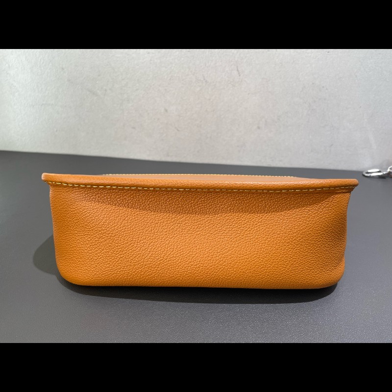 LOUIS VUITTON Buci 樹脂Logo標識 Epi粒面牛皮革  焦糖棕黃-13