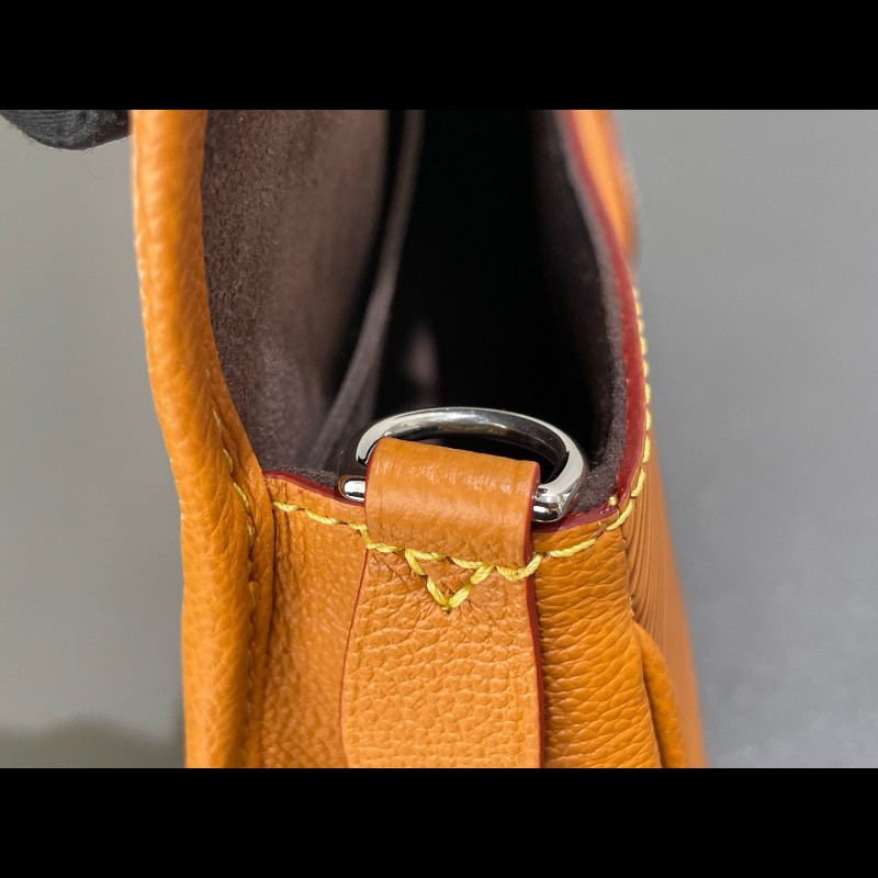 LOUIS VUITTON Buci 樹脂Logo標識 Epi粒面牛皮革  焦糖棕黃-20