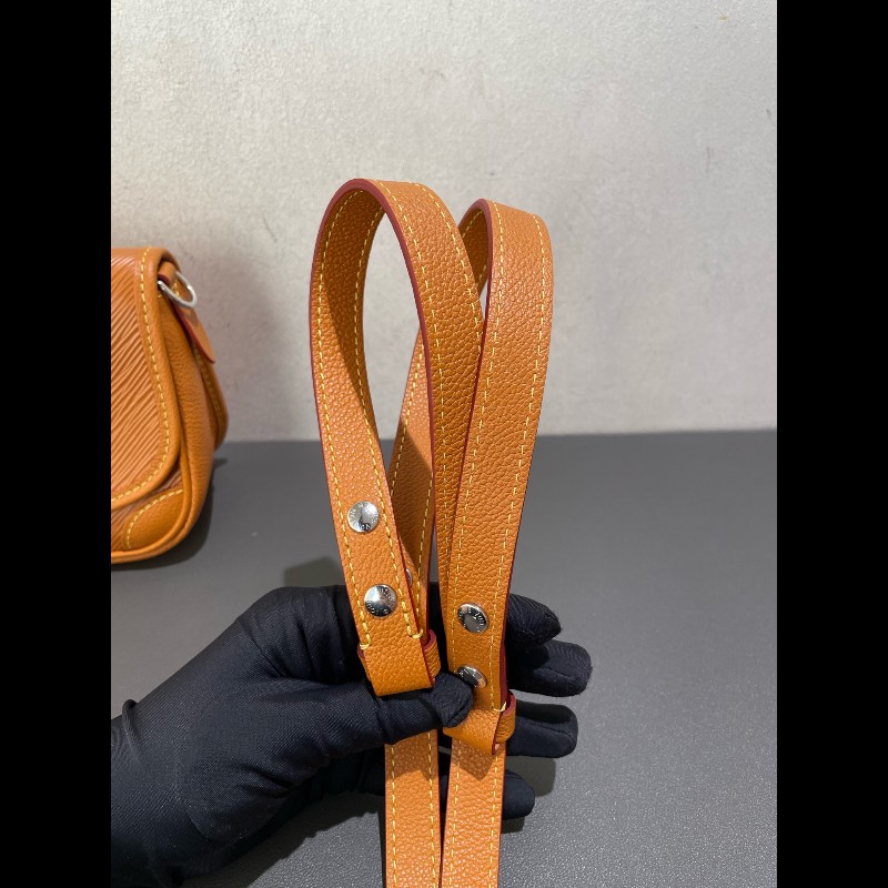 LOUIS VUITTON Buci 樹脂Logo標識 Epi粒面牛皮革  焦糖棕黃-25