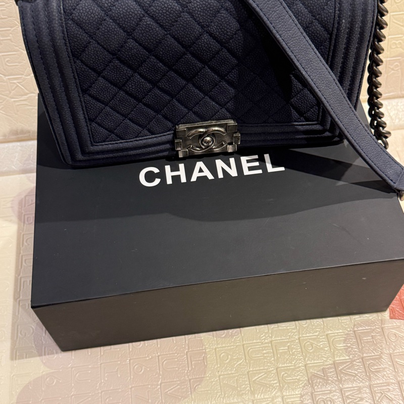 CHANEL BOY CAVIAR 25cm-1