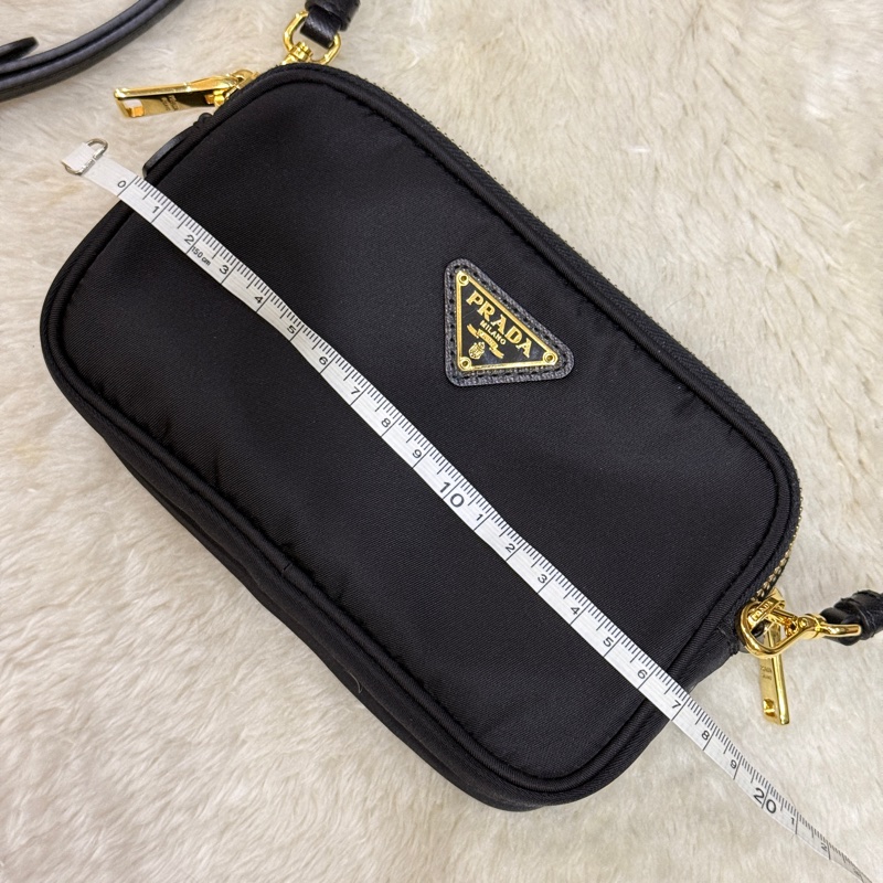 好看Prada黑色尼龍 拼防刮牛皮 揹帶長度可調 斜揹包 金色釦-2