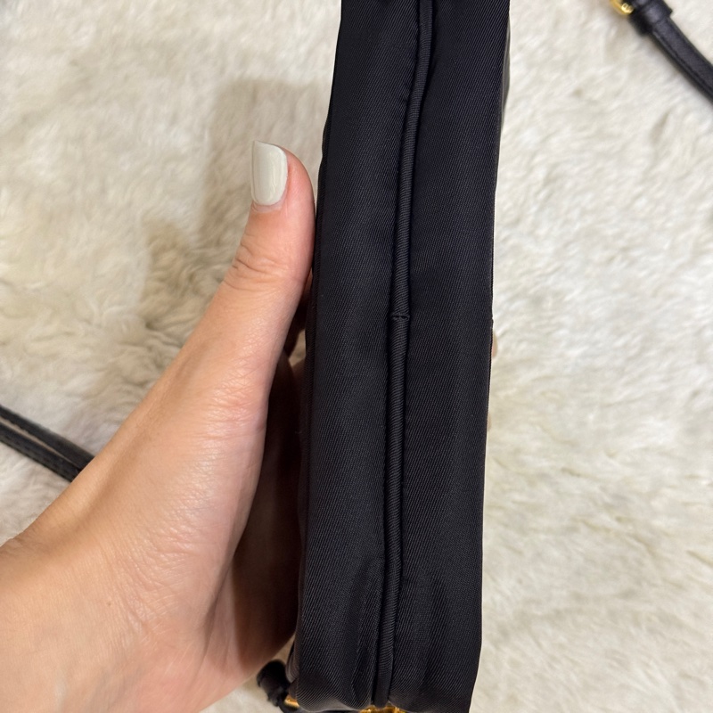 好看Prada黑色尼龍 拼防刮牛皮 揹帶長度可調 斜揹包 金色釦-20