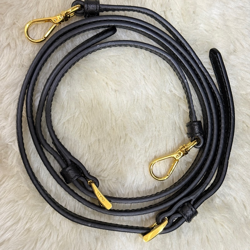 好看Prada黑色尼龍 拼防刮牛皮 揹帶長度可調 斜揹包 金色釦-41