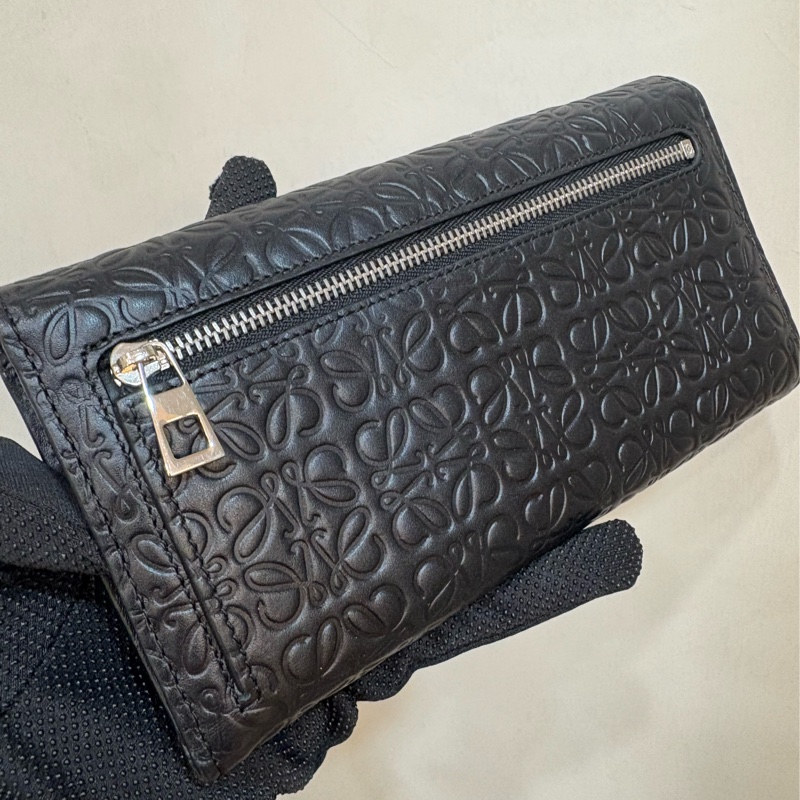 Loewe 黑色壓紋扣式長夾-2