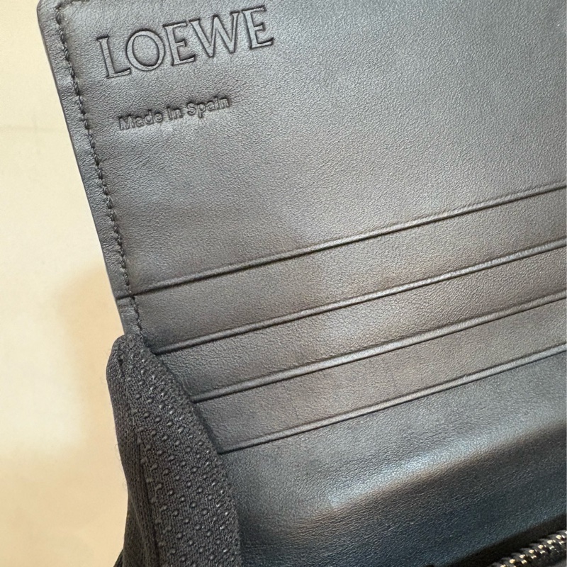 Loewe 黑色壓紋扣式長夾-5