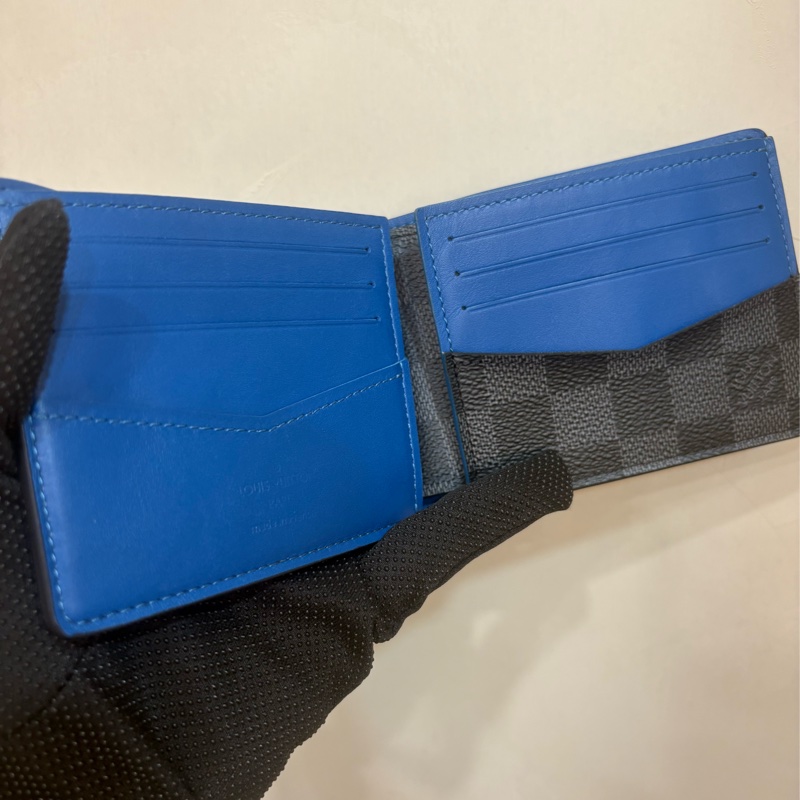 LV 黑灰棋盤格拼色短夾-3