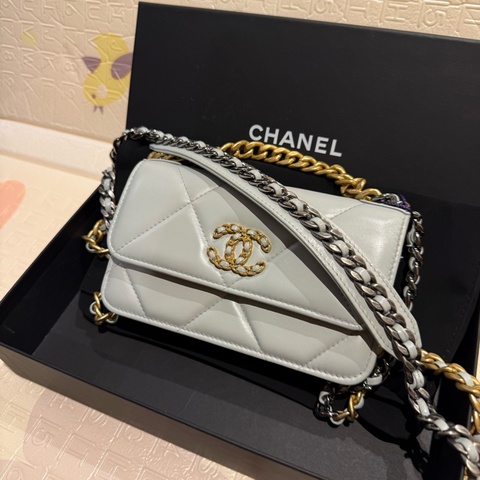 CHANEL BAG 19