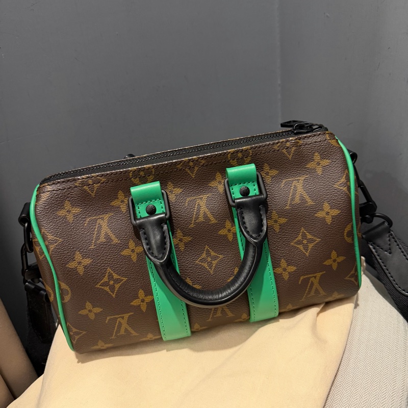 Louis Vuitton LV 經典老花拼綠色 Keepall25 斜背包-3