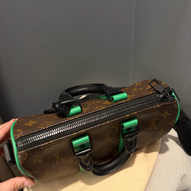 Louis Vuitton LV 經典老花拼綠色 Keepall25 斜背包-5