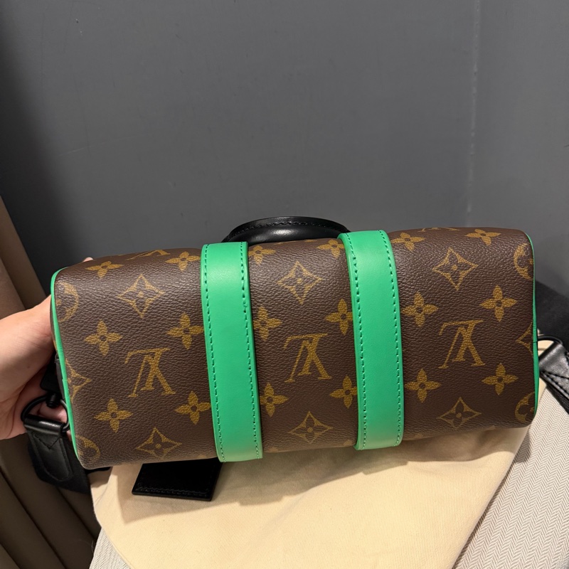 Louis Vuitton LV 經典老花拼綠色 Keepall25 斜背包-6