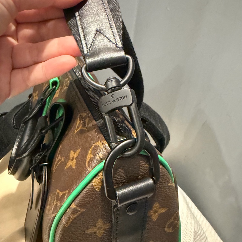 Louis Vuitton LV 經典老花拼綠色 Keepall25 斜背包-15