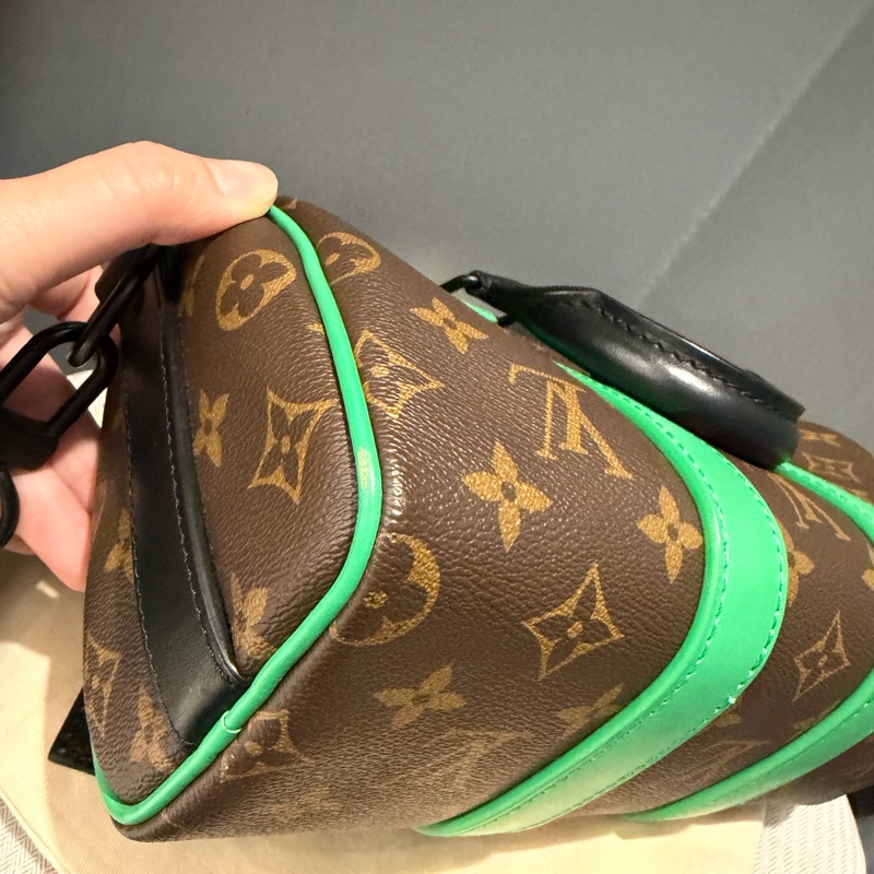 Louis Vuitton LV 經典老花拼綠色 Keepall25 斜背包-16