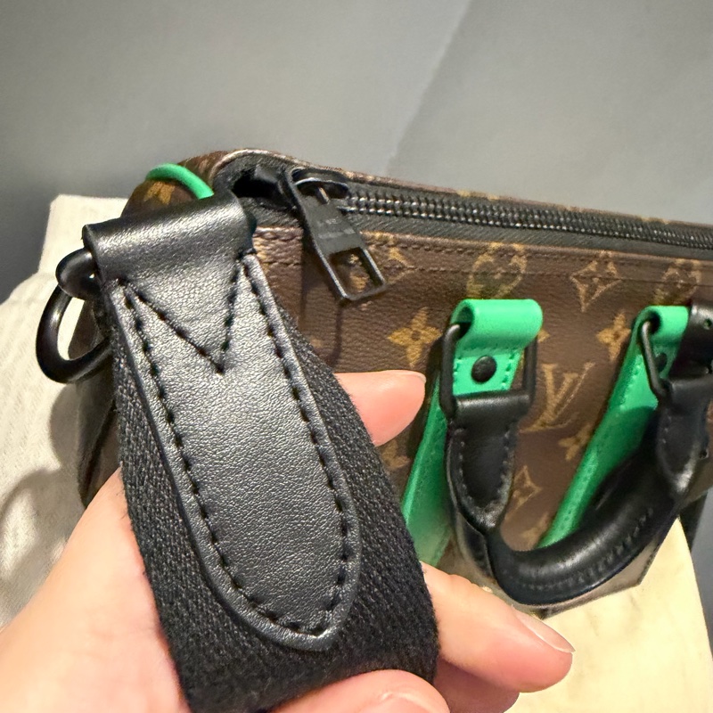 Louis Vuitton LV 經典老花拼綠色 Keepall25 斜背包-23
