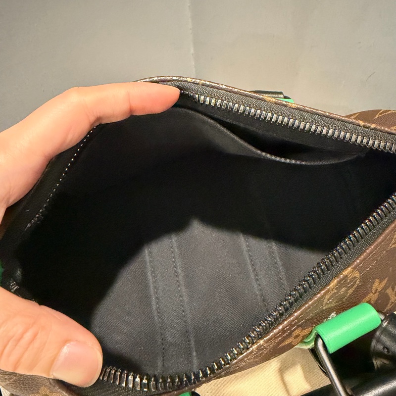 Louis Vuitton LV 經典老花拼綠色 Keepall25 斜背包-25