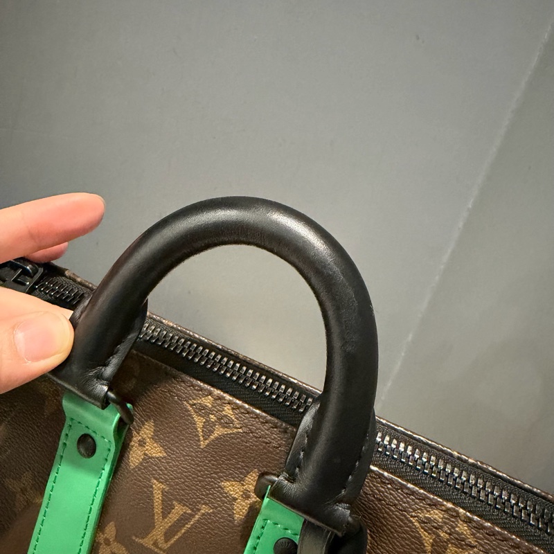 Louis Vuitton LV 經典老花拼綠色 Keepall25 斜背包-29