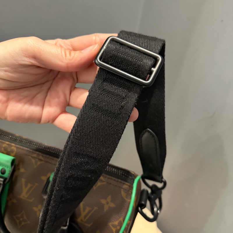 Louis Vuitton LV 經典老花拼綠色 Keepall25 斜背包-31
