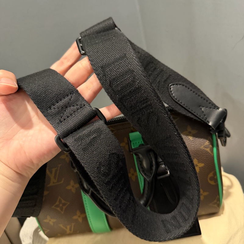 Louis Vuitton LV 經典老花拼綠色 Keepall25 斜背包-34