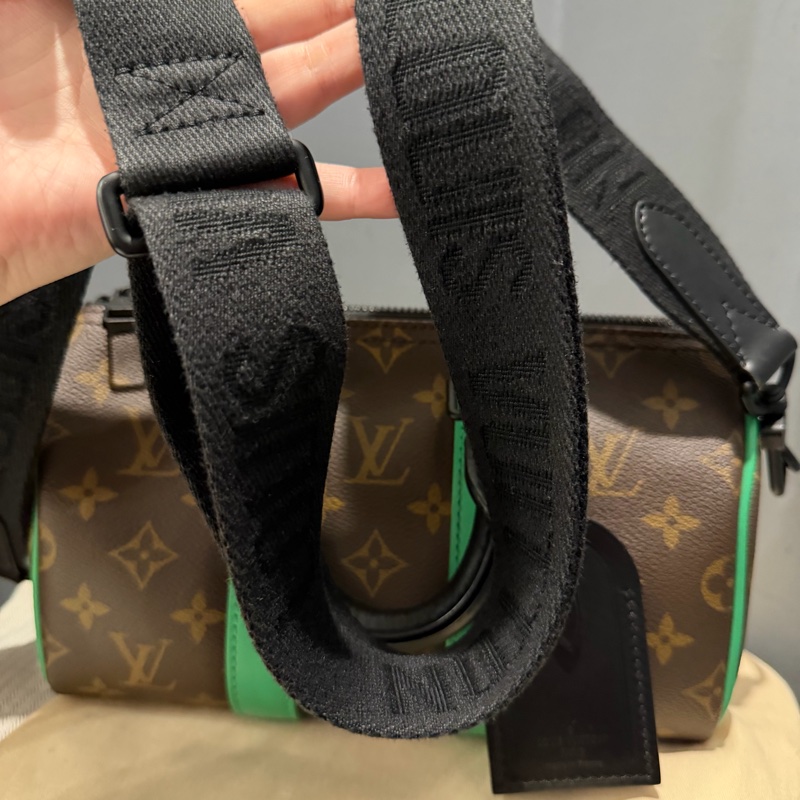 Louis Vuitton LV 經典老花拼綠色 Keepall25 斜背包-35