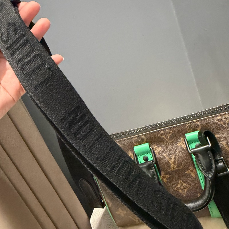 Louis Vuitton LV 經典老花拼綠色 Keepall25 斜背包-36