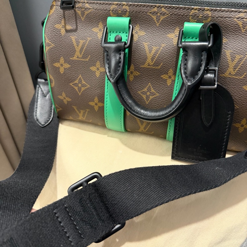 Louis Vuitton LV 經典老花拼綠色 Keepall25 斜背包-37